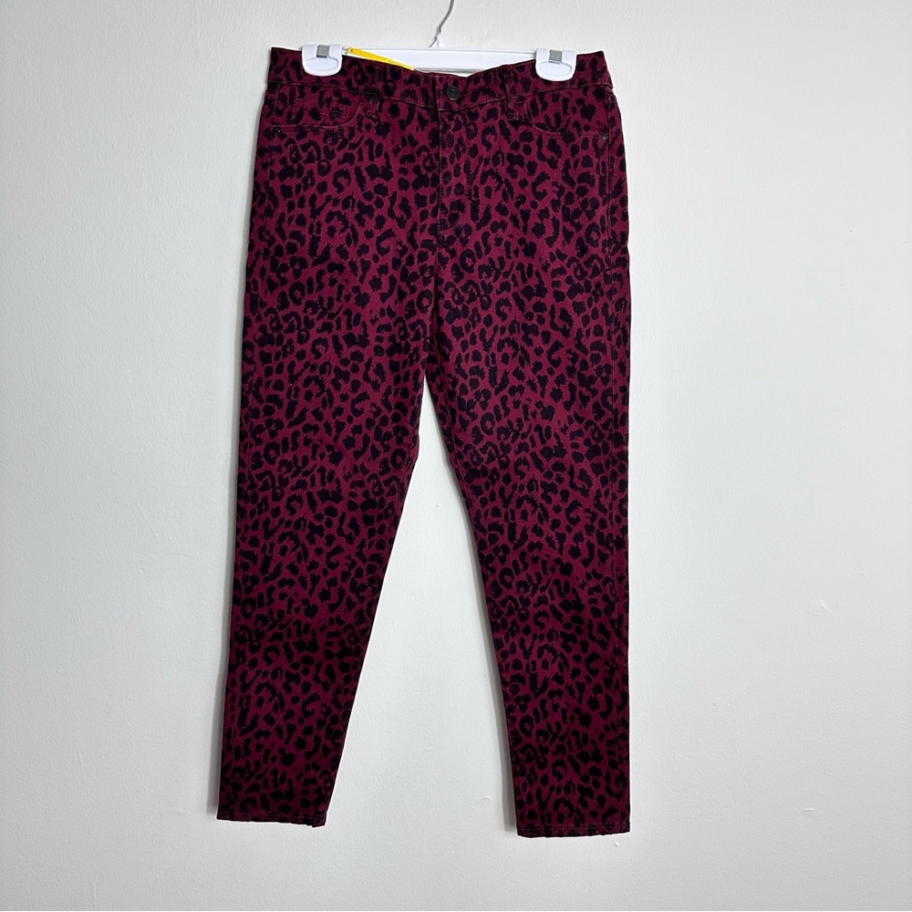 Social standard by Sanctuary comfort flex fabric. 
Classic have 5 packet.